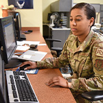 service-member-uses-computer