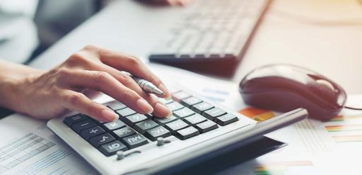 hand using calculator